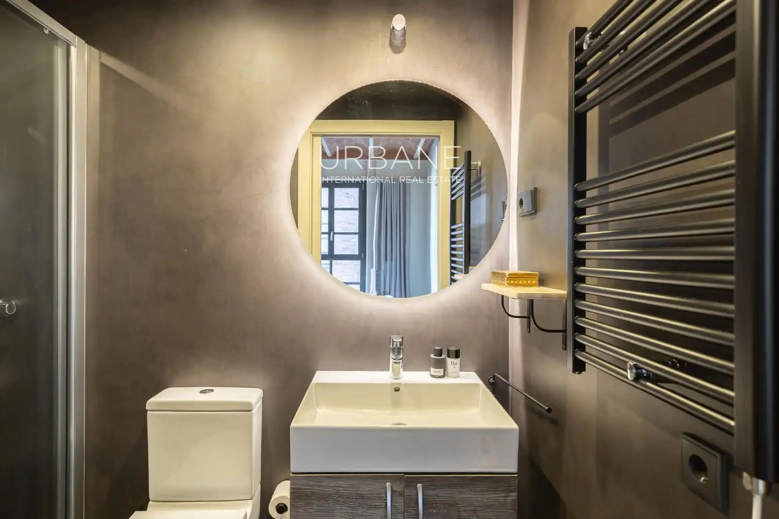 Badezimmer von Wohnung zum Verkauf in Barcelona mit Klimaanlage, Heizung und Terrasse