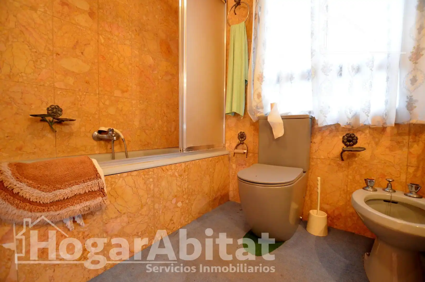 Baño de Piso en venta en Gandia con Terraza, Trastero y Amueblado