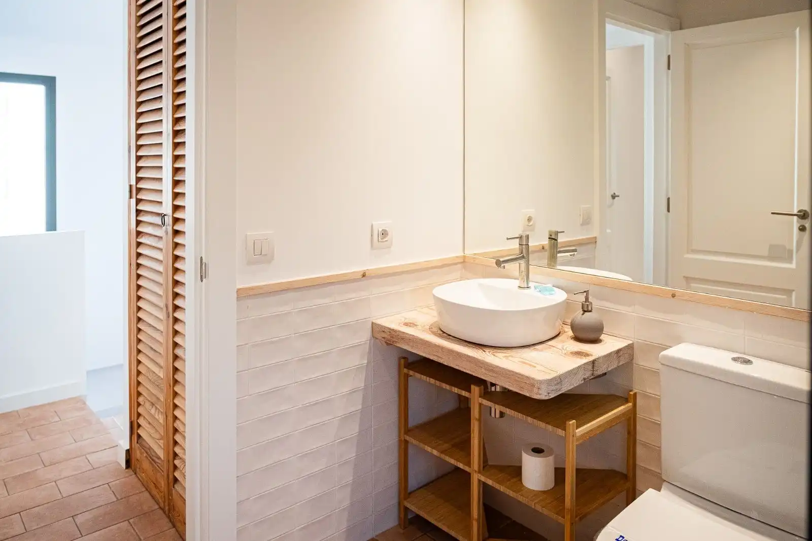 Badezimmer von Einfamilien-Reihenhaus zur Miete in Palamós mit Klimaanlage, Heizung und Parkett
