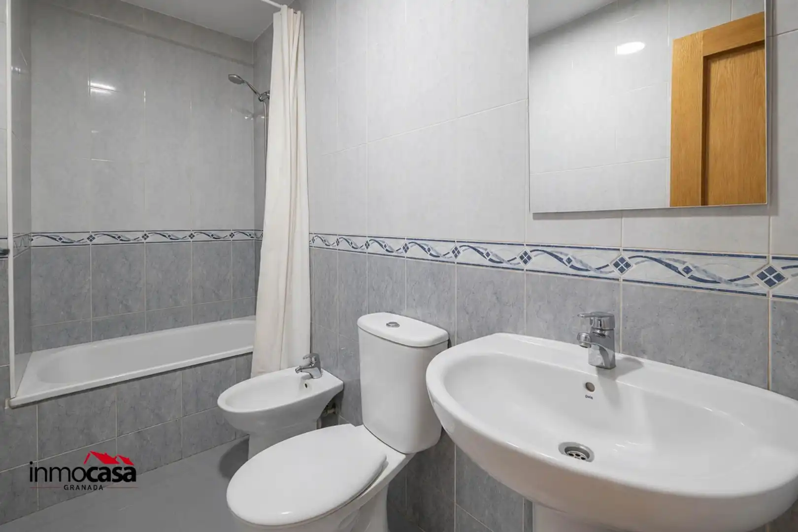 Bathroom of Flat for sale in La Zubia  with Air Conditioner, Terrace and Balcony