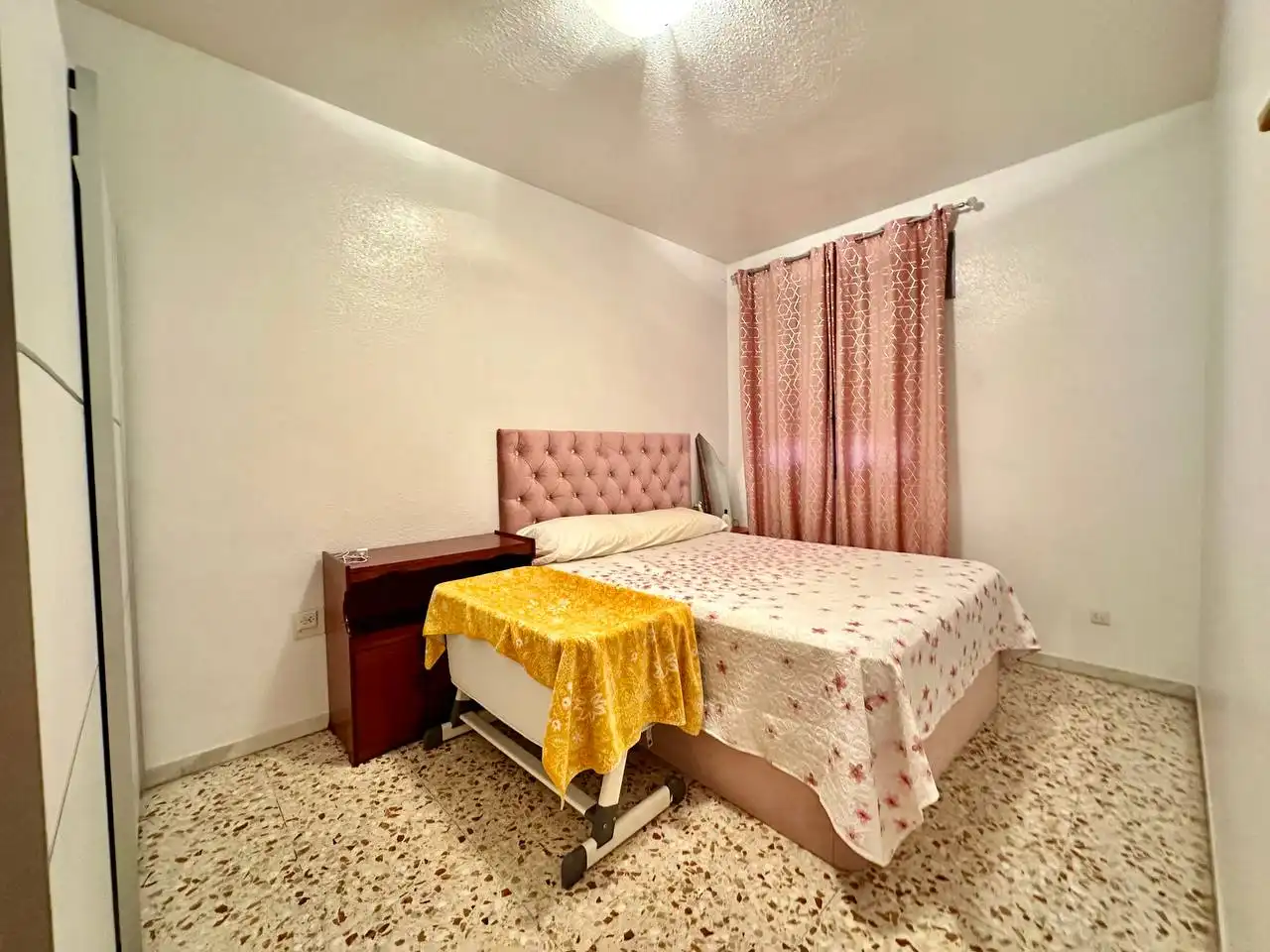 Schlafzimmer von Einfamilien-Reihenhaus zum Verkauf in El Ejido mit Klimaanlage, Heizung und Privatgarten