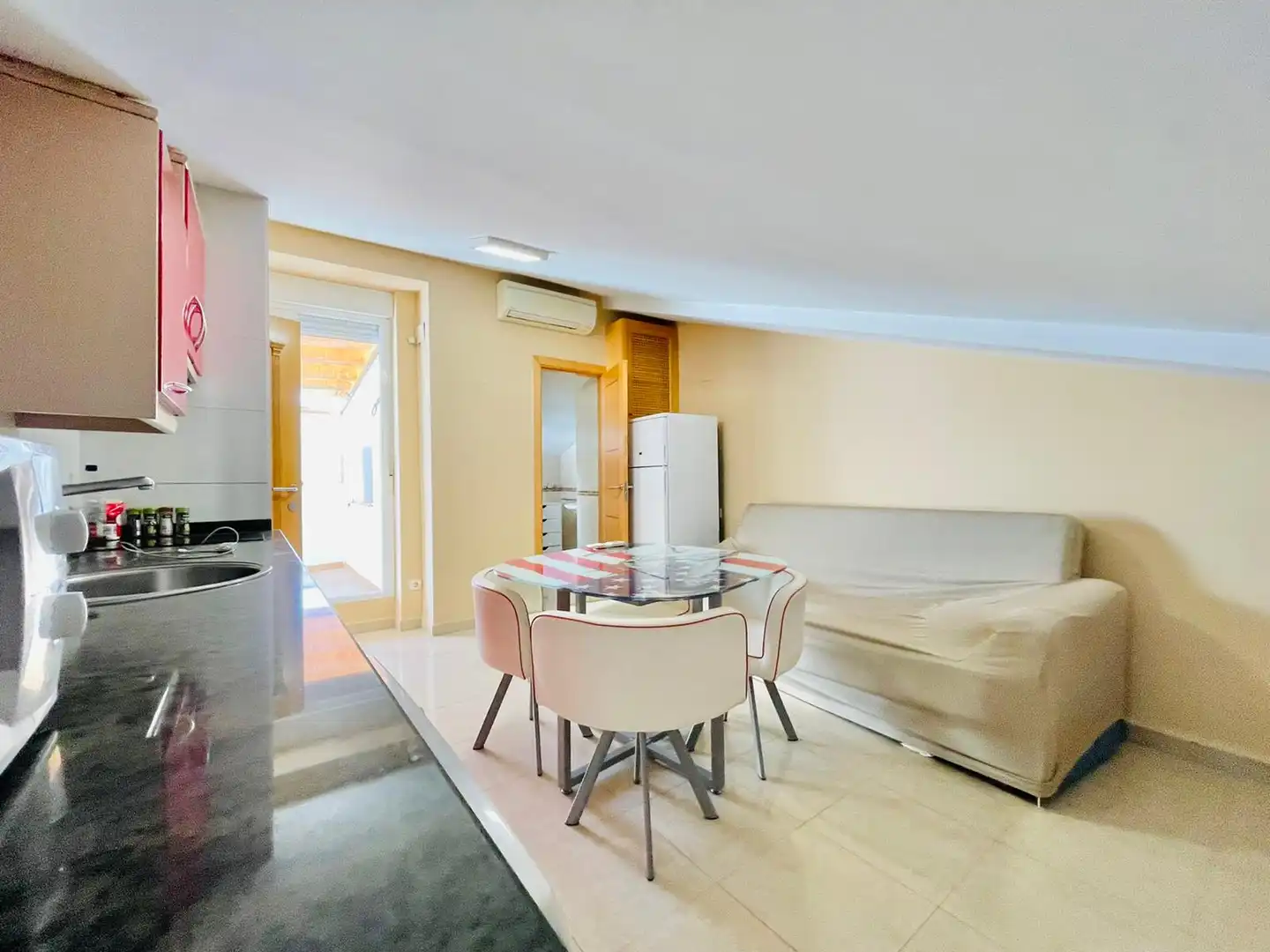 Sala d'estar de Estudi de lloguer en Granada amb Aire condicionat, Calefacció i Terrassa