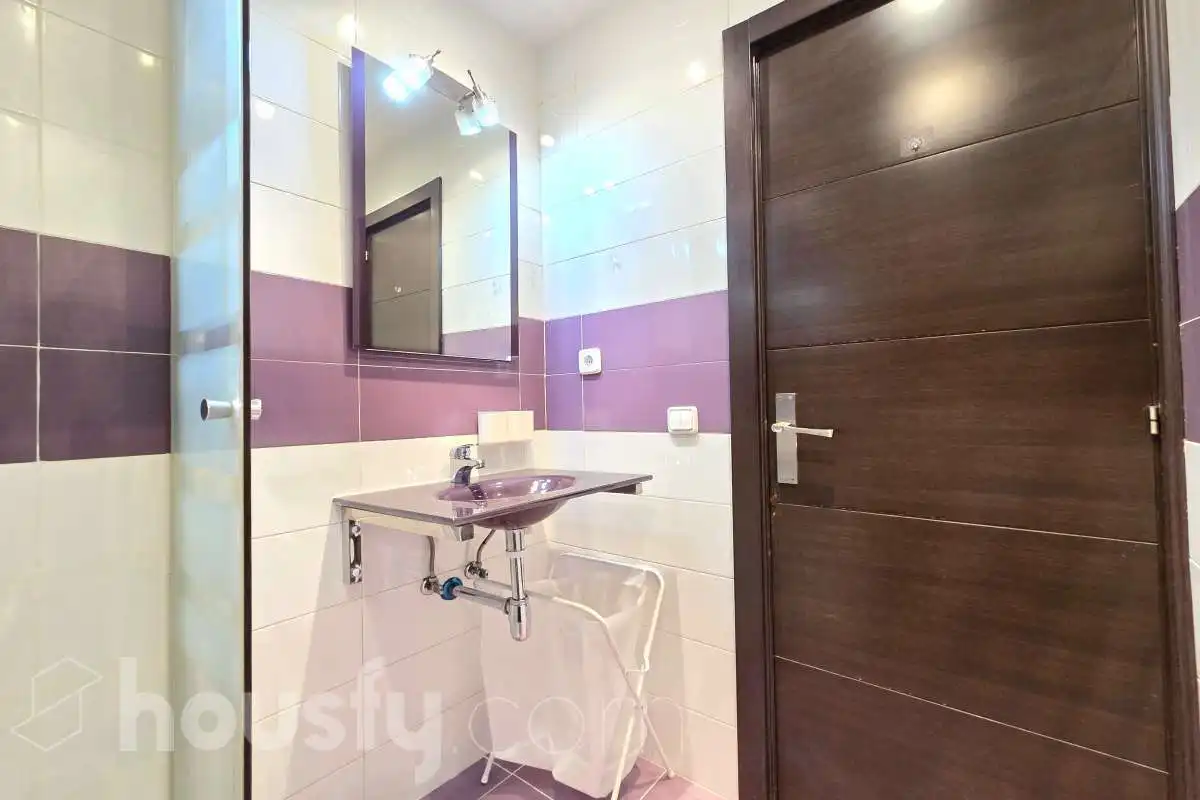 Badezimmer von Wohnung zur Miete in Madrid mit Klimaanlage, Heizung und Möbliert