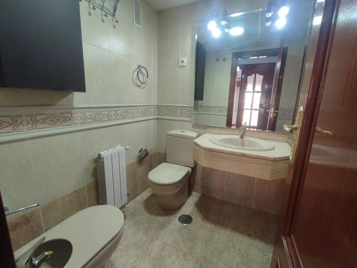 Baño de Piso en venta en Madrid con Calefacción, Terraza y Horno