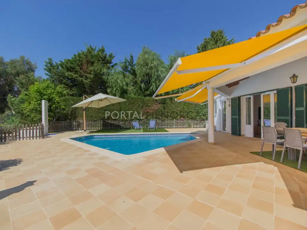 Vista exterior de Casa o xalet en venda en Alaior amb Aire condicionat, Jardí privat i Piscina