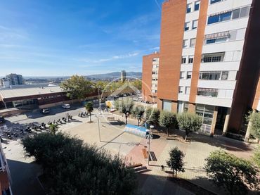 Appartamento con balcone in vendita a Carrer d'Antoni Gaudí