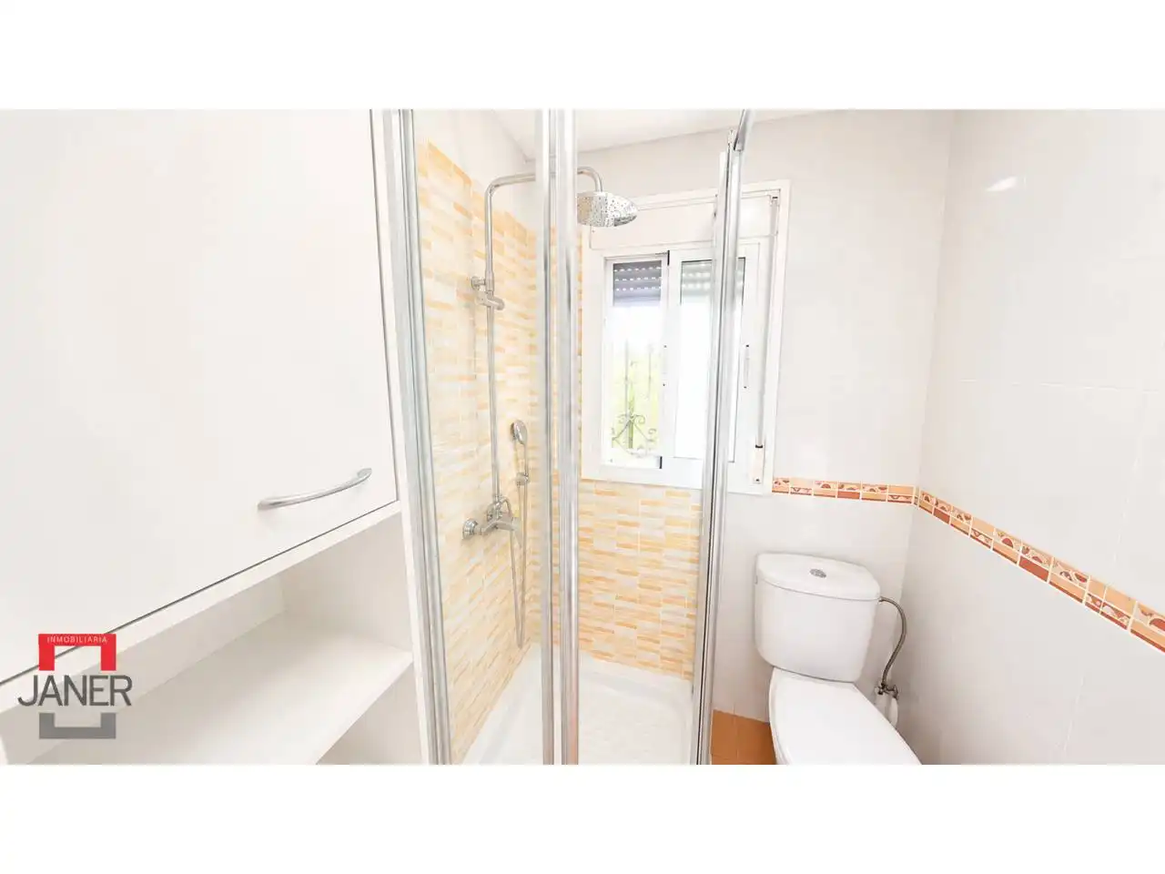 Bathroom of Houses for sale in Tomares  with Air Conditioner, Private garden and Terrace