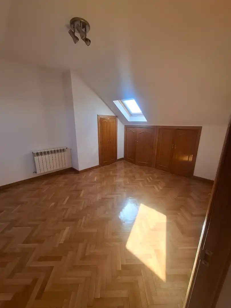 Casa adosada de alquiler en Villaviciosa de Odón con Aire acondicionado, Calefacción y Jardín privado