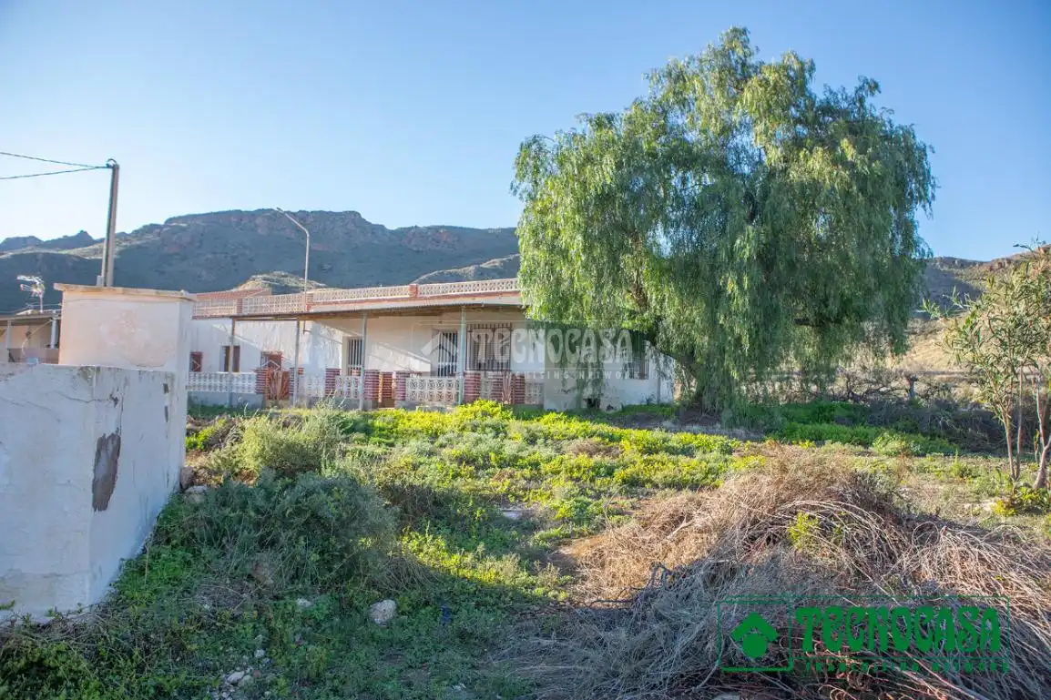 Vista exterior de Casa adosada en venta en Cuevas del Almanzora