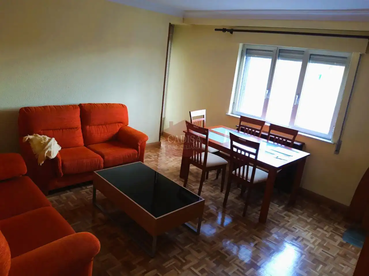 Sala d'estar de Pis de lloguer en Salamanca amb Calefacció, Parquet i Moblat