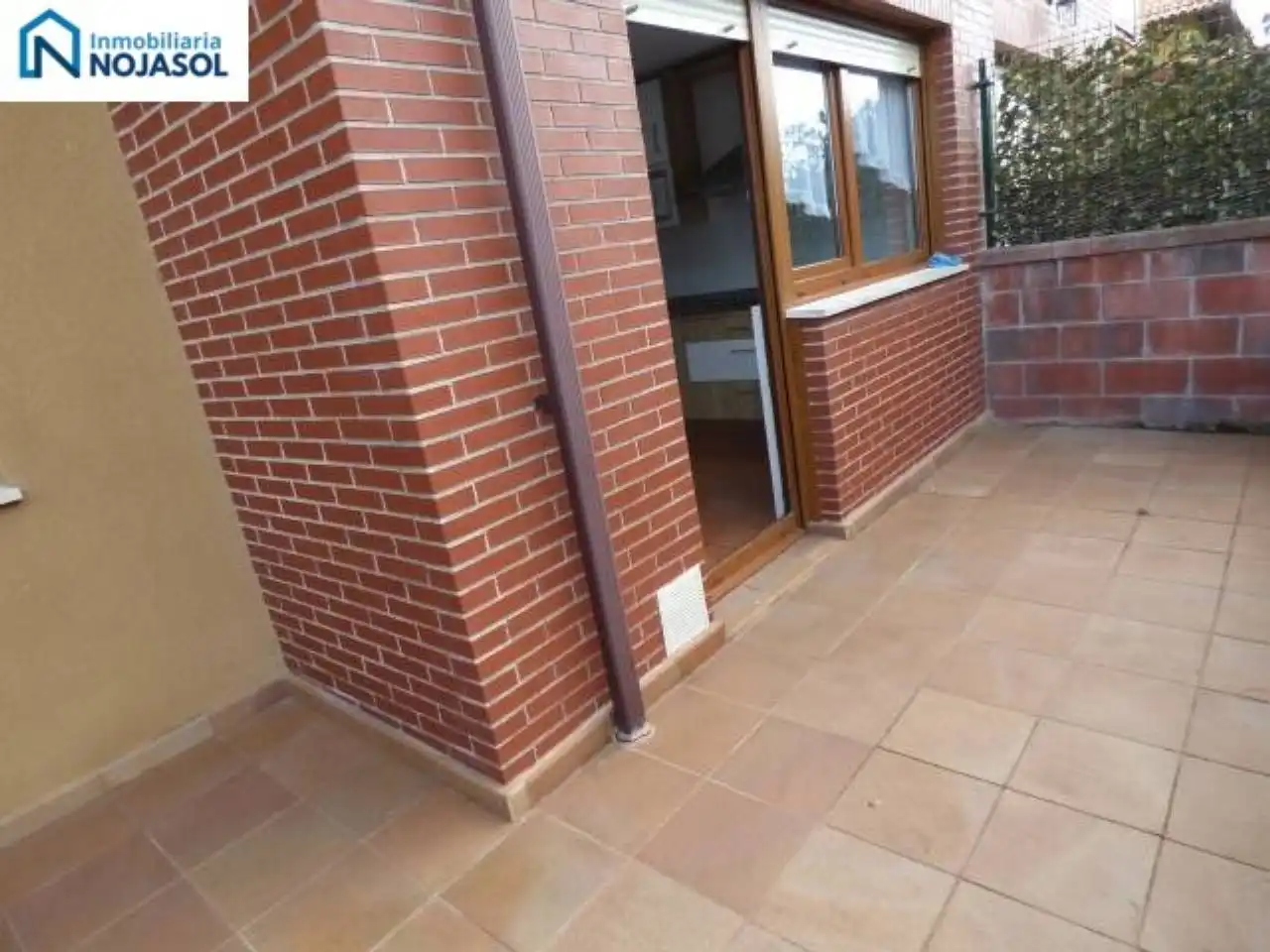 Terrasse von Einfamilien-Reihenhaus zum Verkauf in Bareyo mit Heizung, Terrasse und Möbliert