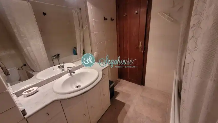 Baño de Piso en venta en Segovia con Calefacción y Balcón