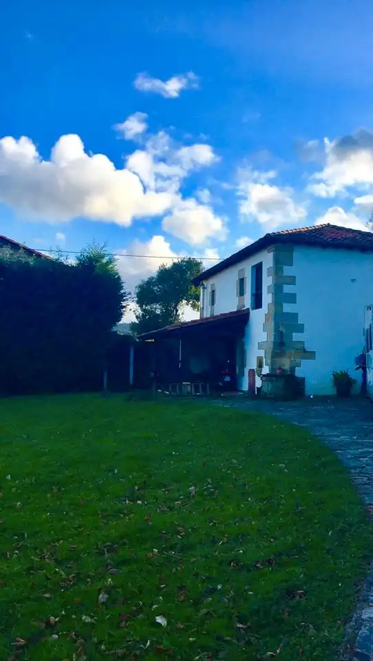 Vista exterior de Casa o xalet en venda en Reocín amb Calefacció, Parquet i Terrassa