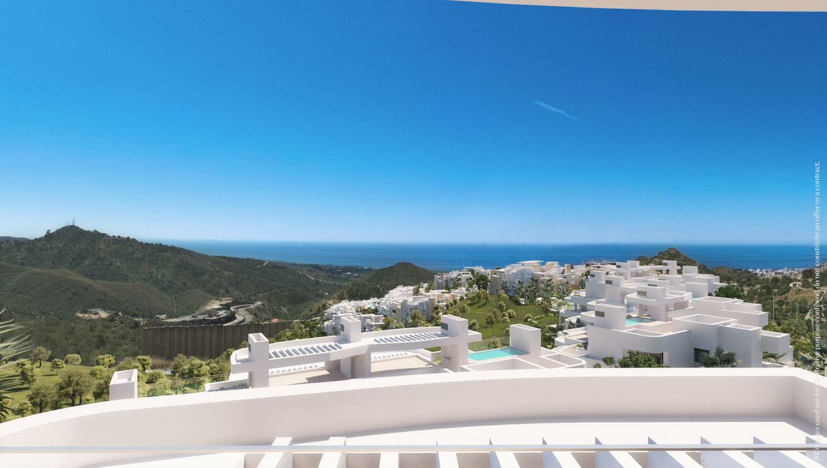 Vista exterior de Ático en venta en Marbella con Piscina comunitaria