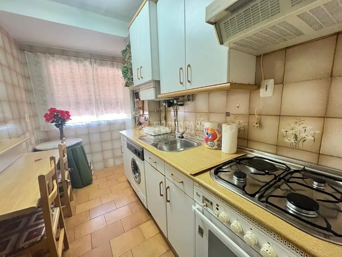 Cocina de Piso en venta en Zaragoza con Calefacción y Balcón