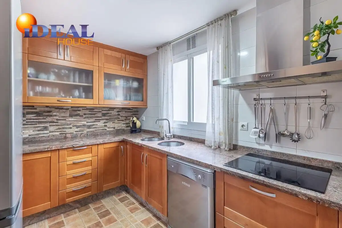 Kitchen of Flat for sale in Granada