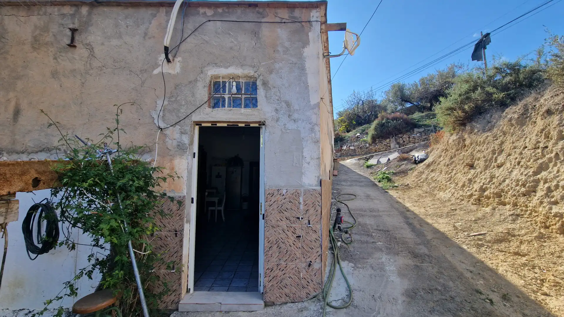 Vista exterior de Finca rústica en venda en Instinción amb Aire condicionat, Jardí privat i Traster