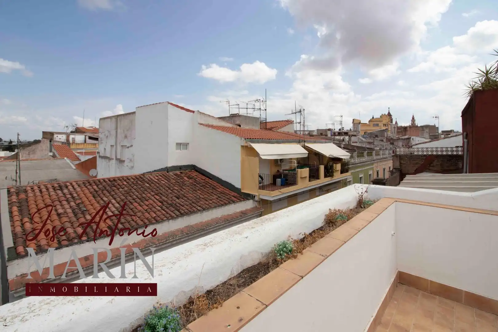 Vista exterior de Casa o xalet en venda en Badajoz amb Calefacció i Terrassa