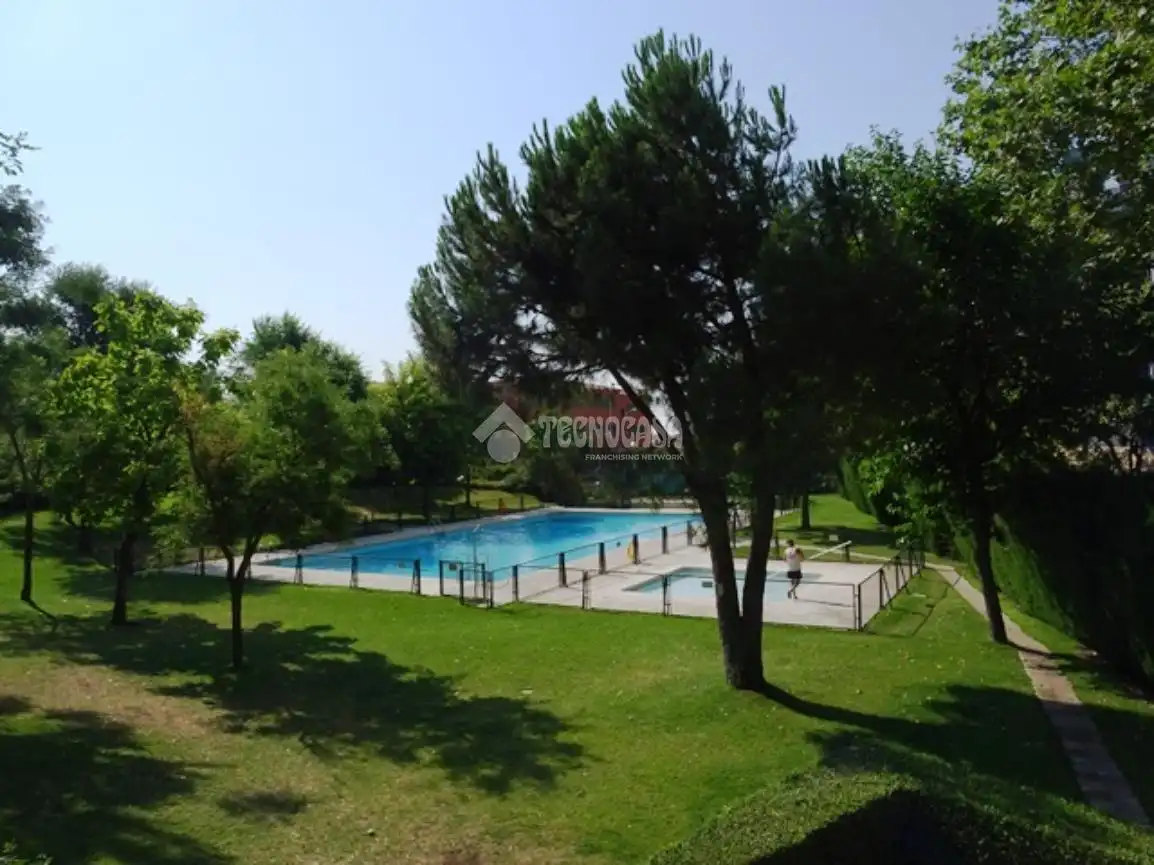 Piscina de Piso en venta en Fuenlabrada con Aire acondicionado, Calefacción y Trastero