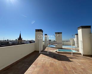 Swimming pool of Flat for sale in  Madrid Capital  with Air Conditioner, Heating and Parquet flooring