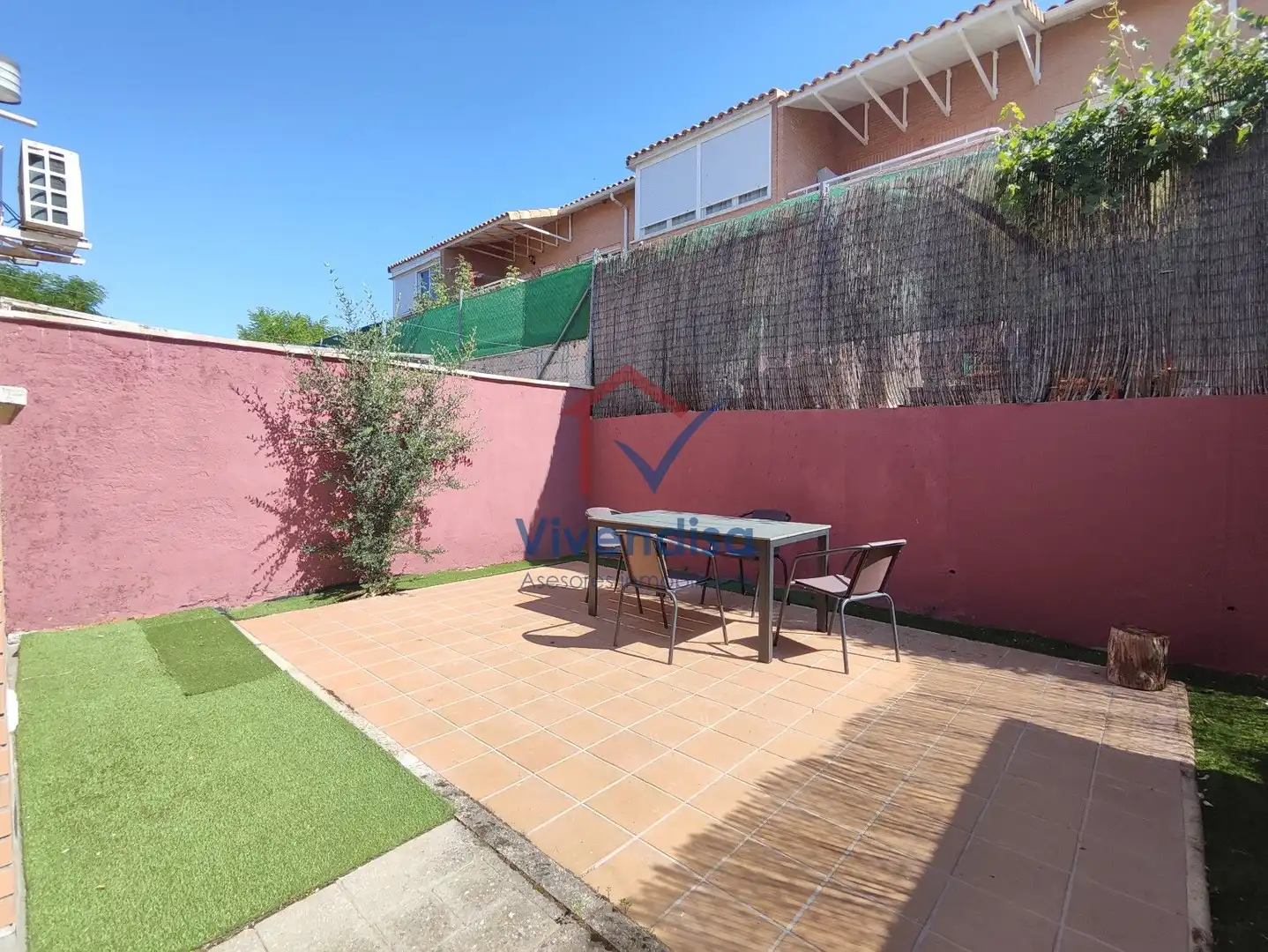 Terrasse von Einfamilien-Reihenhaus zur Miete in Torija mit Heizung, Privatgarten und Terrasse