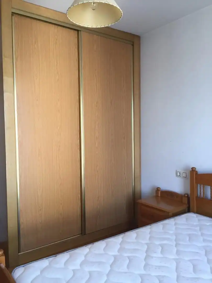Dormitori de Apartament de lloguer en Ferrol amb Calefacció, Parquet i Traster