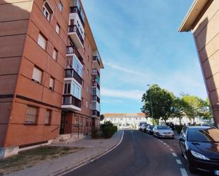 Exterior view of Flat for sale in Salamanca Capital  with Air Conditioner and Balcony