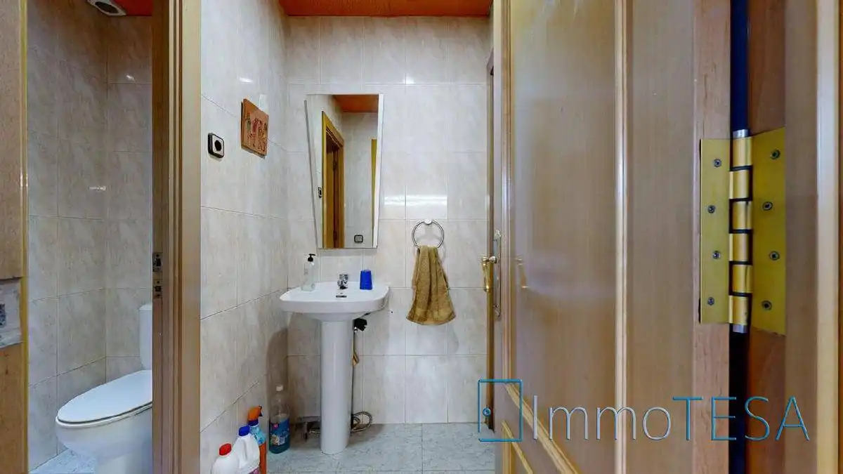 Baño de Local en venta en Barberà del Vallès