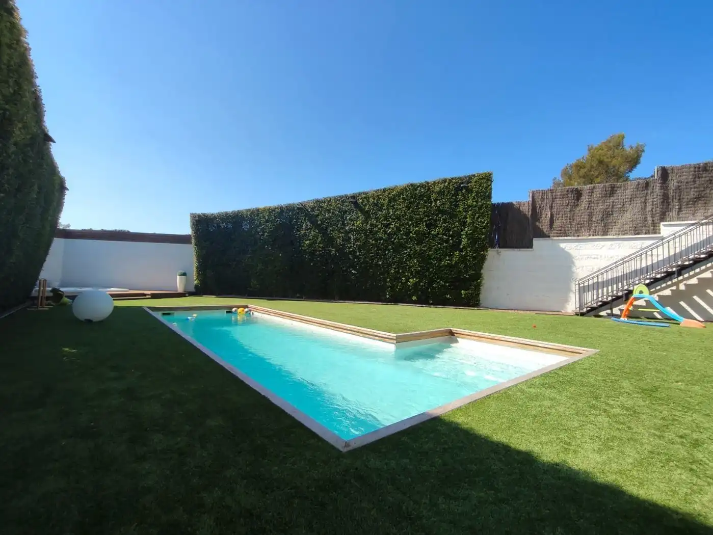 Swimming pool of Houses for sale in Castelldefels  with Air Conditioner, Heating and Private garden