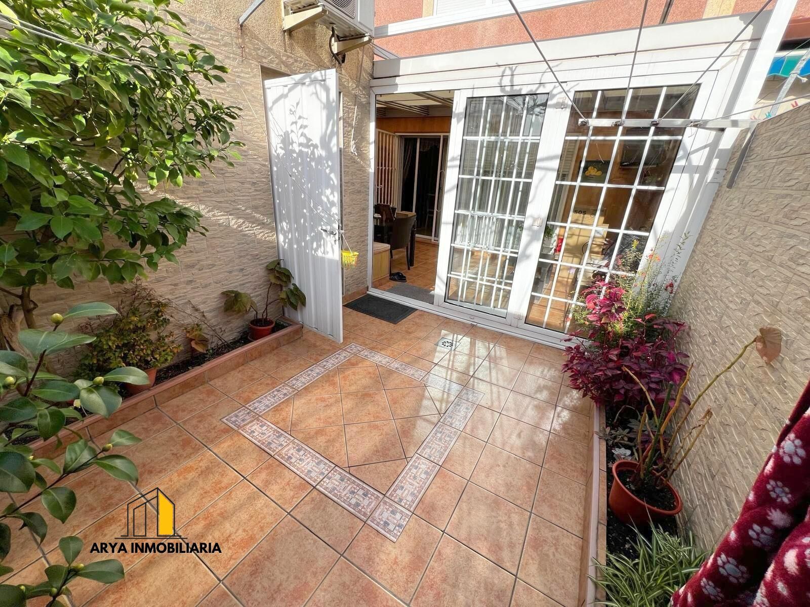 Jardín de Casa adosada en venta en Torrejón de Ardoz con Aire acondicionado, Calefacción y Terraza