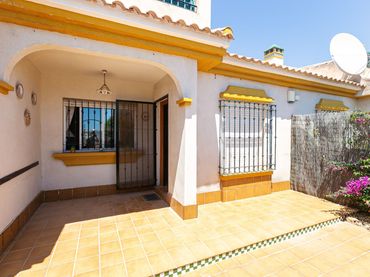 Casa con piscina en venta en Orihuela Costa