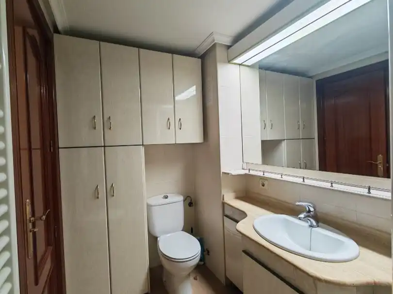 Bathroom of Flat for rent in Talavera de la Reina  with Air Conditioner and Balcony