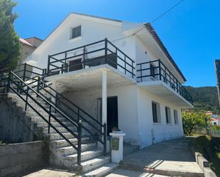 Vista exterior de Casa o xalet en venda en Muros amb Moblat i Balcó