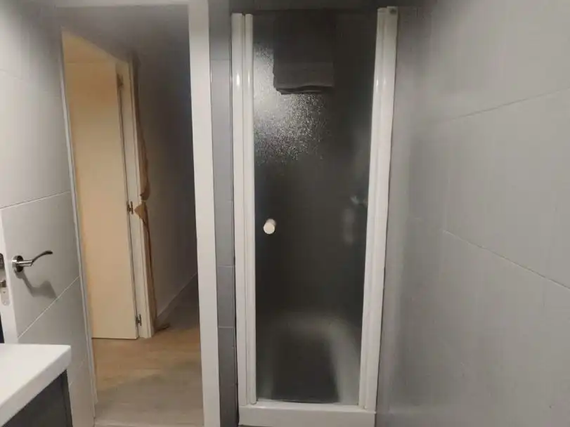 Bathroom of Flat for sale in Madrid  with Terrace, Storage room and Washing machine