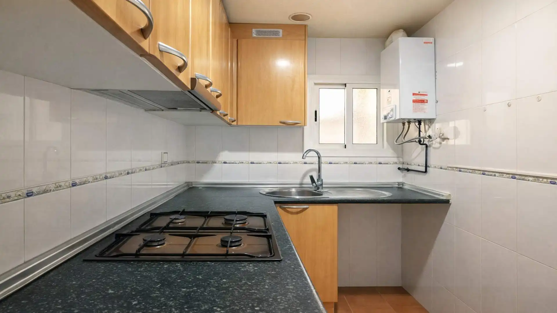 Küche von Wohnung zum Verkauf in L'Hospitalet de Llobregat mit Alarm