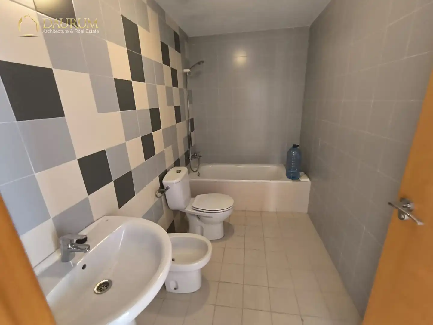 Badezimmer von Wohnung zum Verkauf in Alicante / Alacant mit Terrasse und Abstellraum