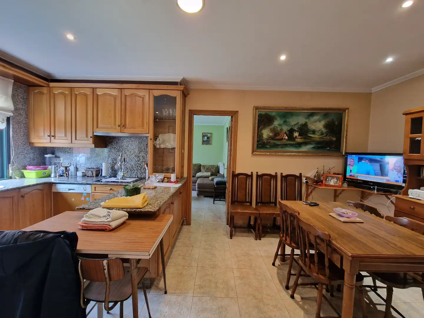 Cuina de Casa o xalet en venda en Narón amb Calefacció, Jardí privat i Terrassa