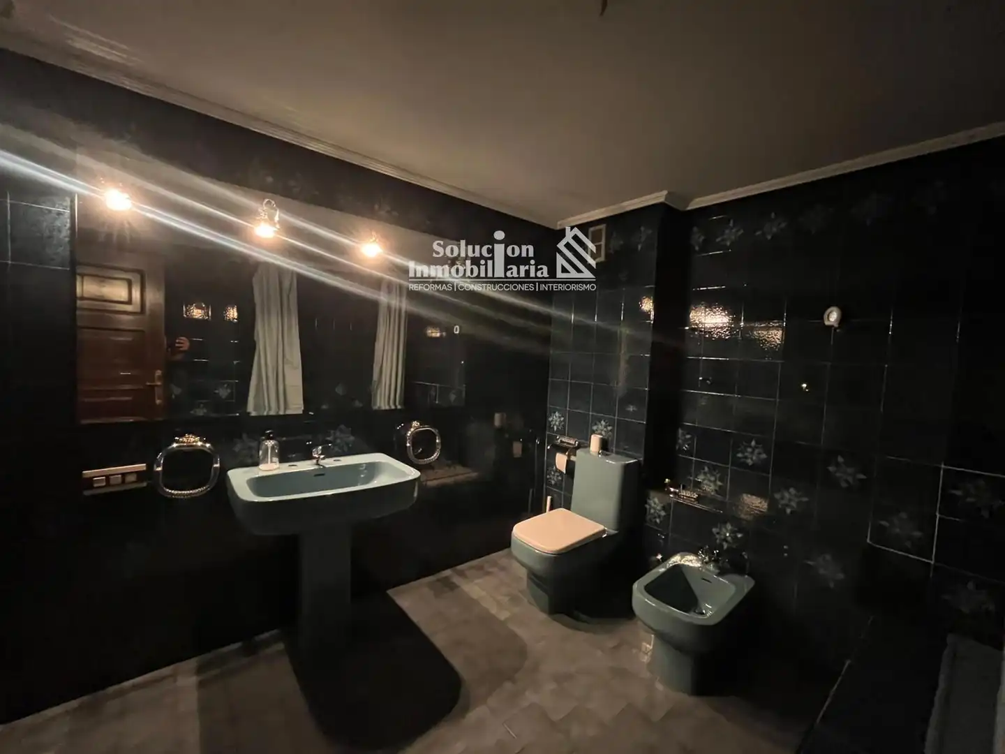 Bathroom of Flat for sale in Salamanca  with Heating, Terrace and Furnished