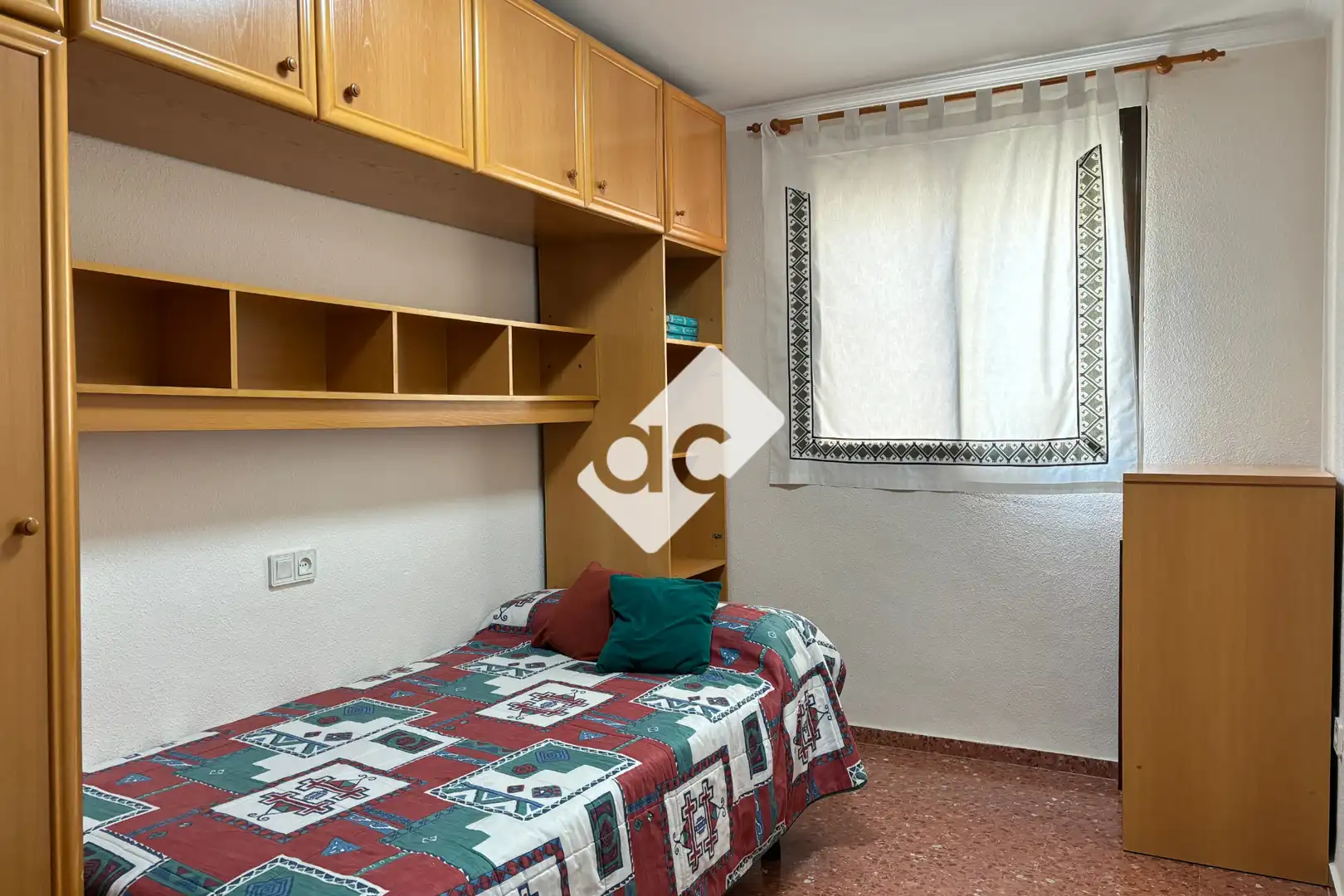 Schlafzimmer von Wohnungen zur Miete in Valencia mit Heizung, Möbliert und Ofen
