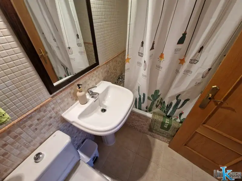 Badezimmer von Wohnung zum Verkauf in Linares mit Klimaanlage, Heizung und Möbliert