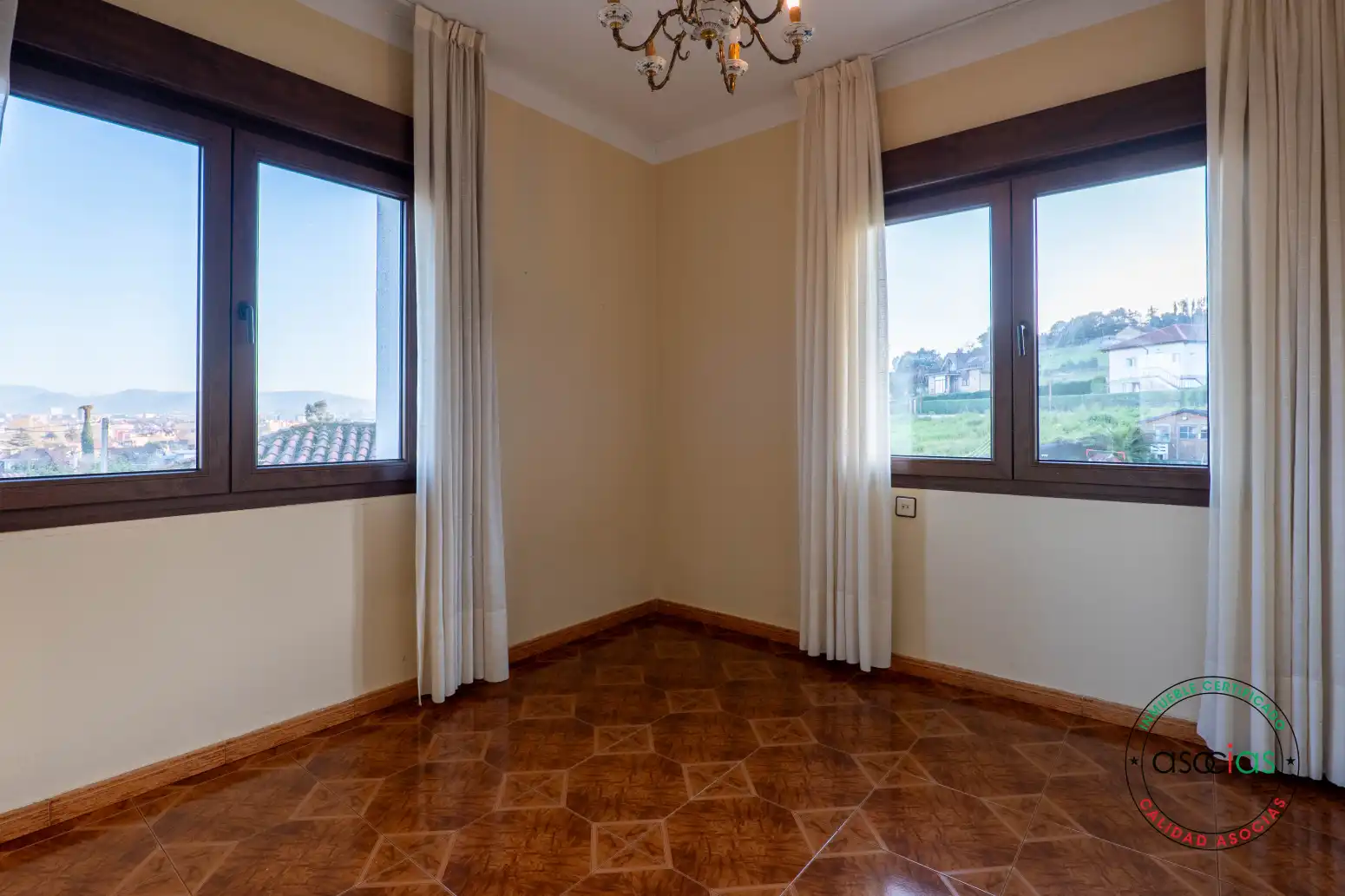 Comedor de Piso en venta en Gijón  con Calefacción y Jardín privado