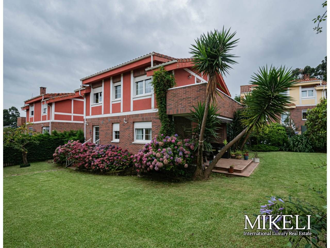 Vista exterior de Casa o xalet en venda en Camargo amb Calefacció, Jardí privat i Parquet