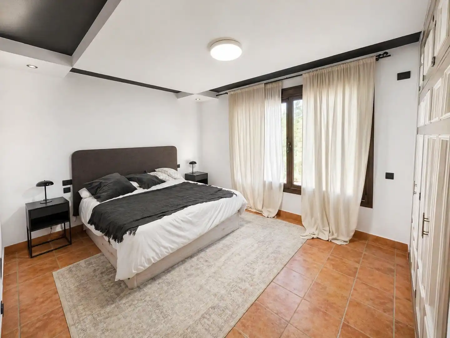 Dormitori de Casa o xalet en venda en Arcos de la Frontera amb Aire condicionat, Jardí privat i Terrassa