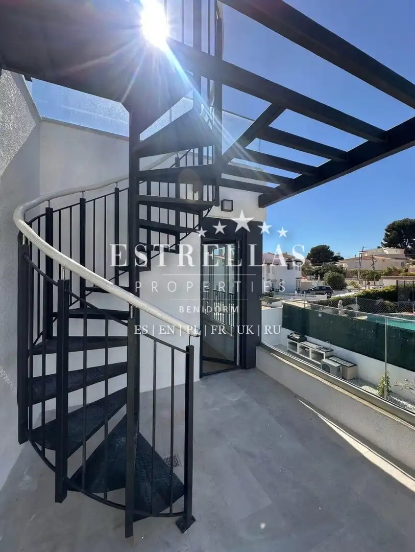 Vista exterior de Casa o chalet en venta en La Nucia con Aire acondicionado, Calefacción y Jardín privado