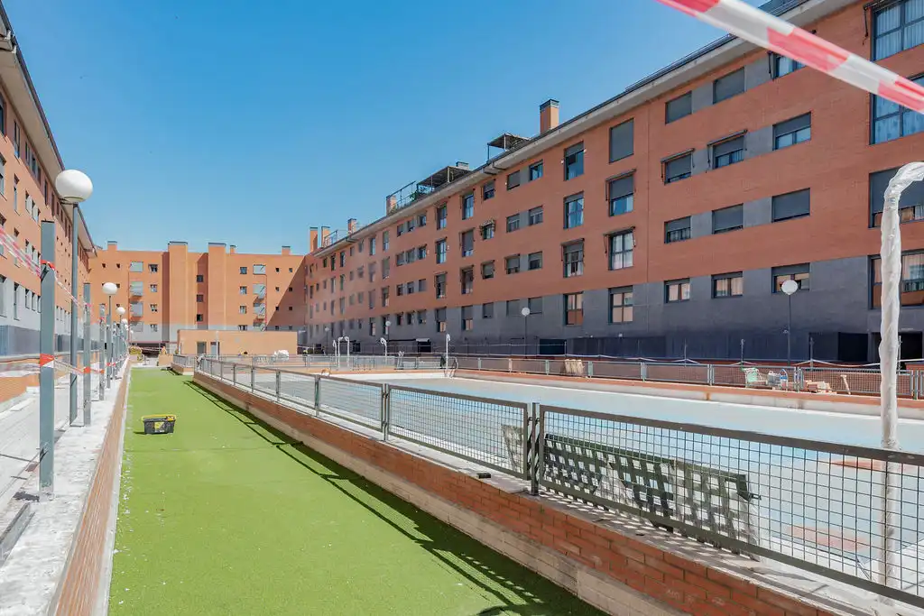 Vista exterior de Piso en venta en Pinto con Calefacción, Trastero y Piscina