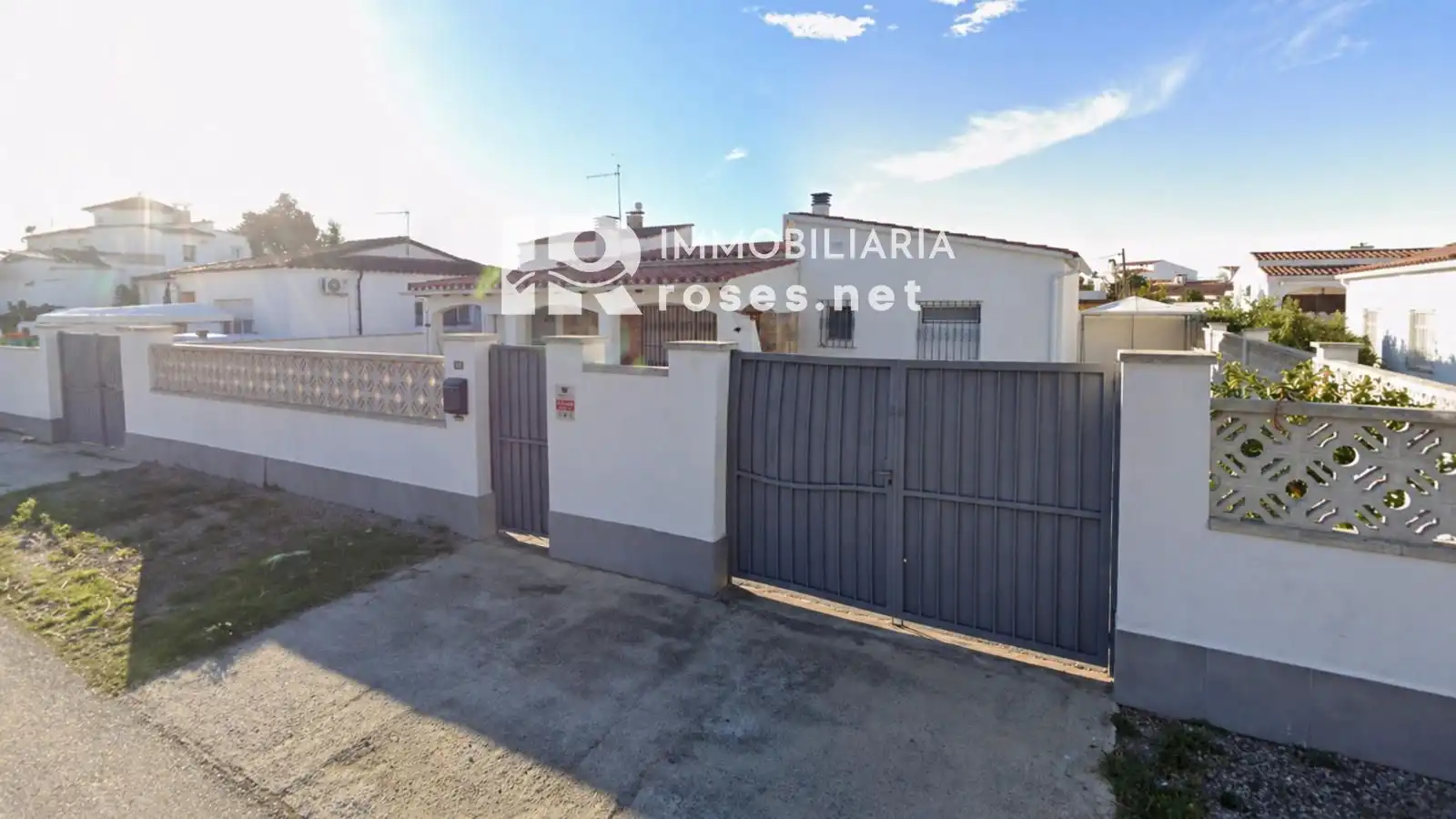 Exterior view of Houses for sale in Empuriabrava  with Air Conditioner