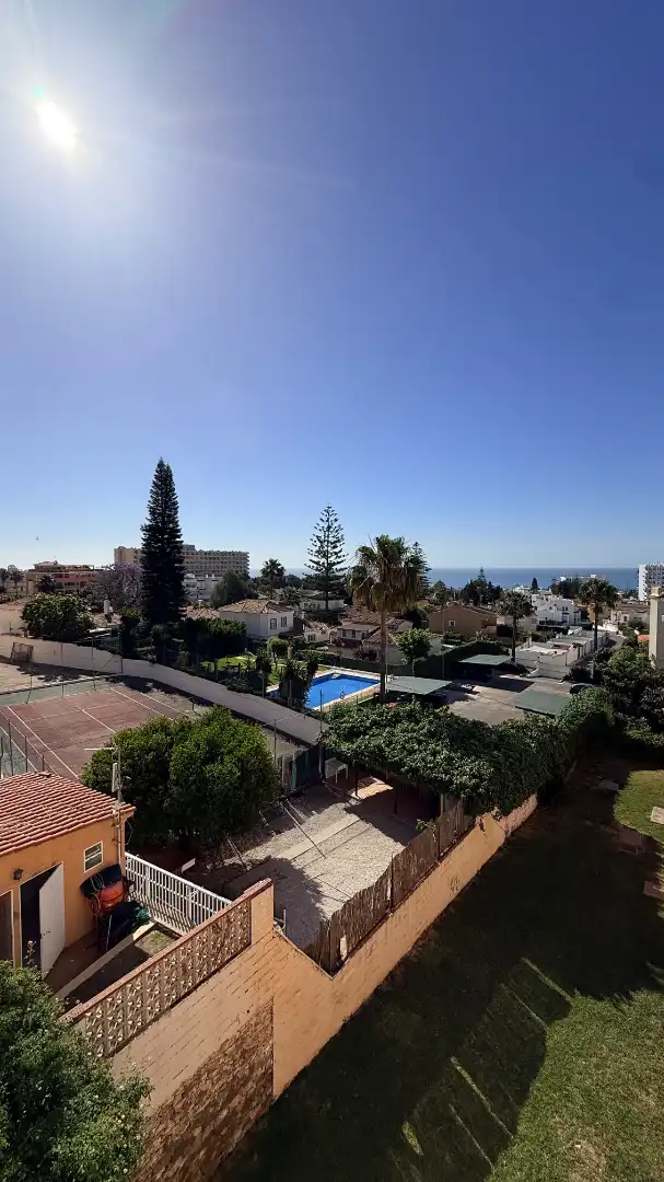 Vista exterior de Piso en venta en Torremolinos con Aire acondicionado, Terraza y Trastero