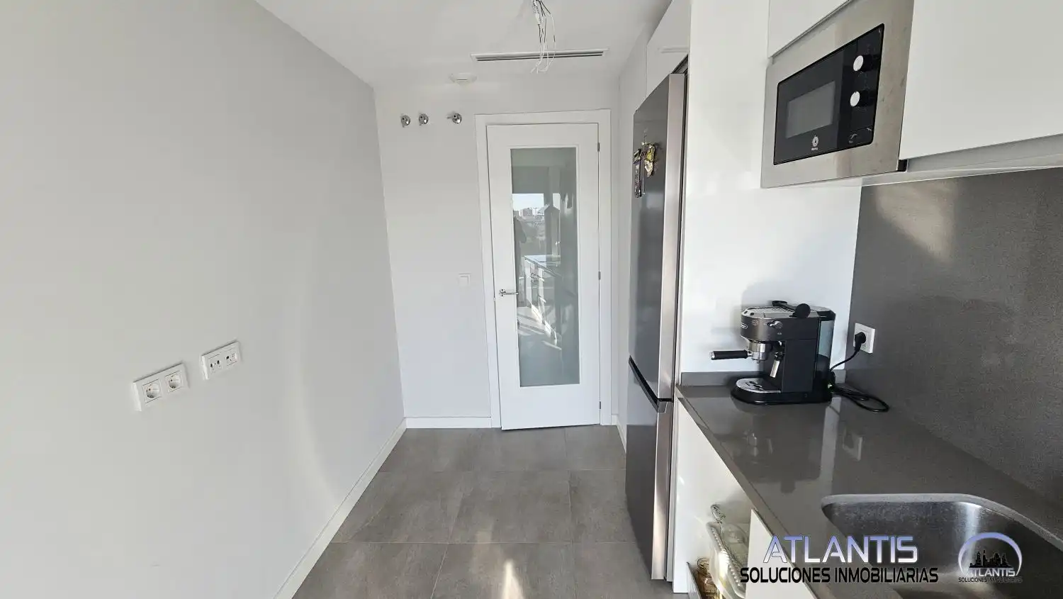 Kitchen of Flat for sale in Sevilla  with Air Conditioner, Heating and Community pool