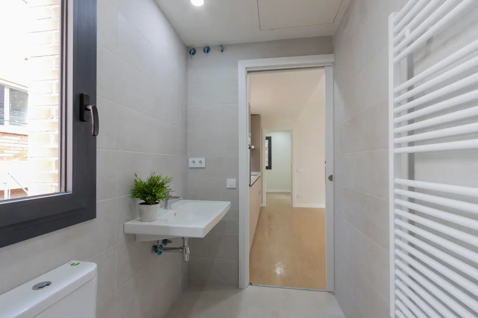 Baño de Piso en venta en Barcelona con Aire acondicionado, Calefacción y Jardín privado