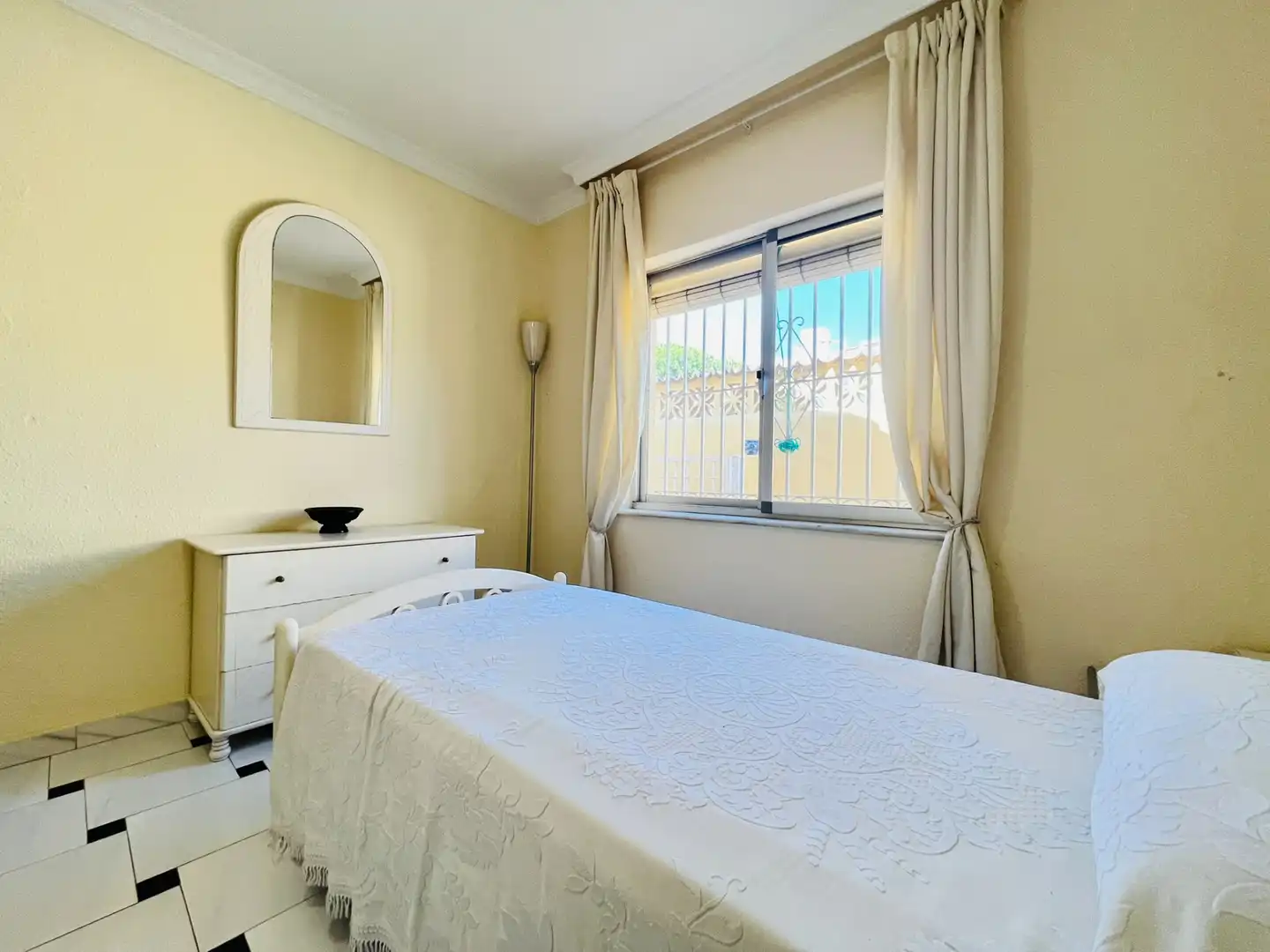 Habitación de Casa o chalet en venta en Fuengirola con Aire acondicionado, Jardín privado y Terraza
